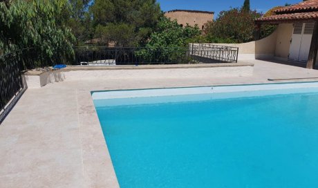 Réfection complète d'étanchéité d'une terrasse avec carrelage autour d'une piscine vers LES ADRETS DE L'ESTEREL