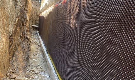 Création d'une étanchéité sur des murs enterrés vers FREJUS ST RAPHAEL.