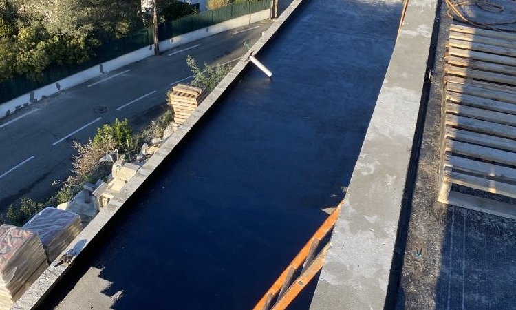 Création d'une étanchéité sur une terrasse carrelée vers LES ISSAMBRES