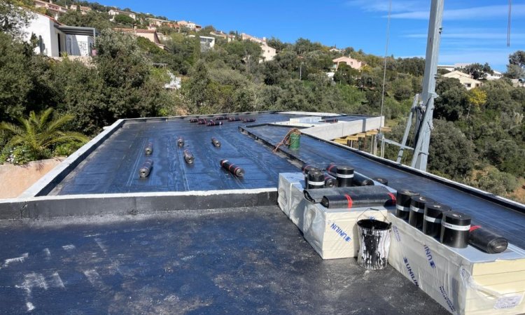 Création d'une étanchéité sur toit terrasse inaccessible vers LES ISSAMBRES